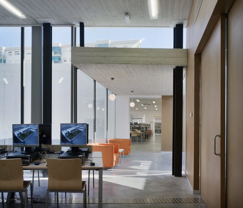 曼努埃尔·阿尔托拉吉雷图书馆-13