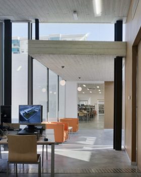 曼努埃尔·阿尔托拉吉雷图书馆