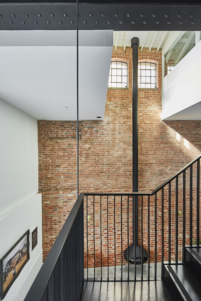 伦敦百年啤酒厂变身的工业风时尚家居-12