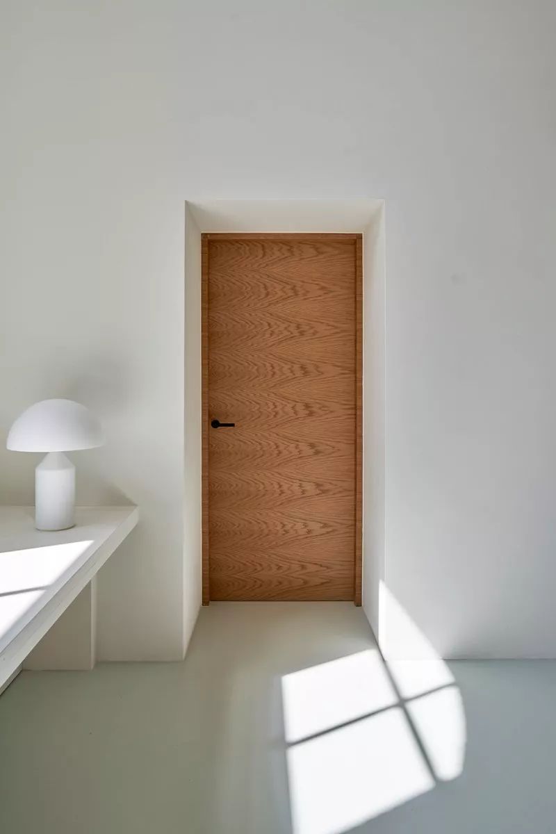 悬浮楼梯+吸引天花，给人最纯净感受的 LOFT 设计-55