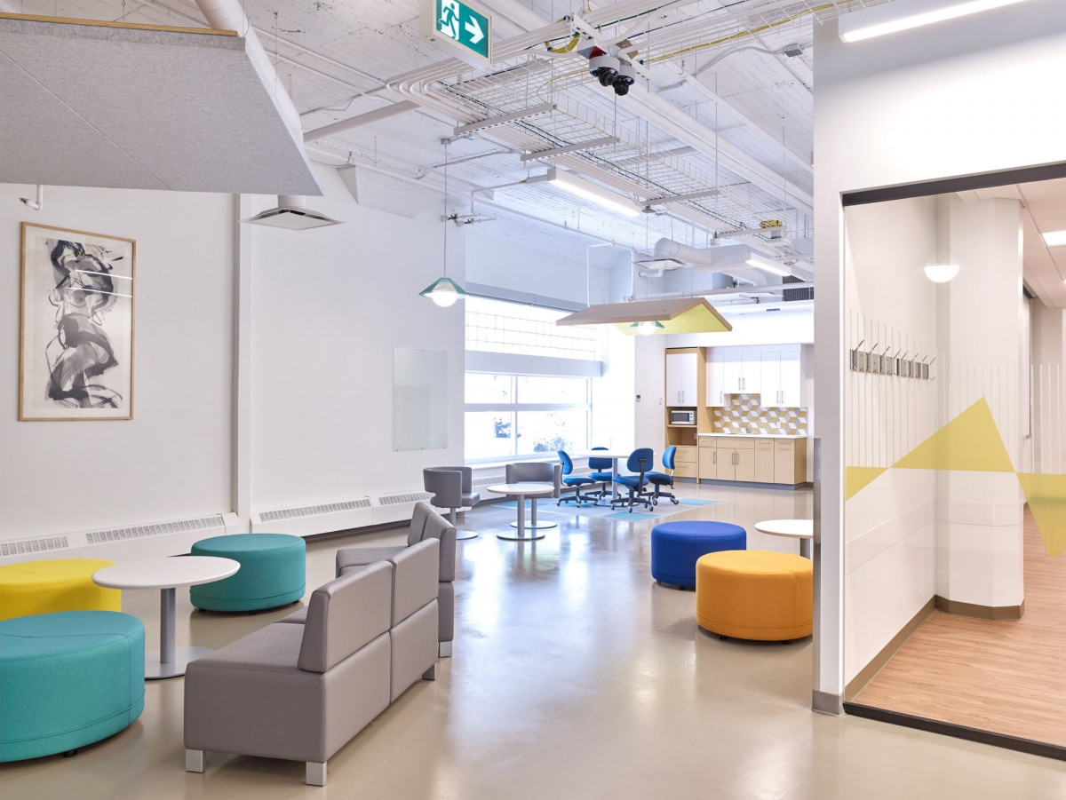 加拿大艾伯塔大学延伸学院教学空间焕新之作-11