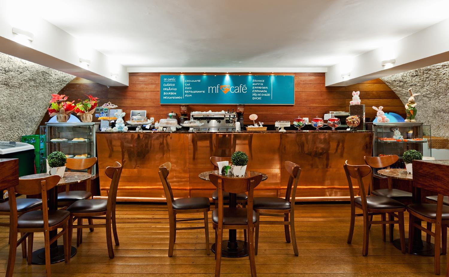 巴西圣保罗马丁斯·弗朗特书店 · 融合空间与书籍的现代设计-7