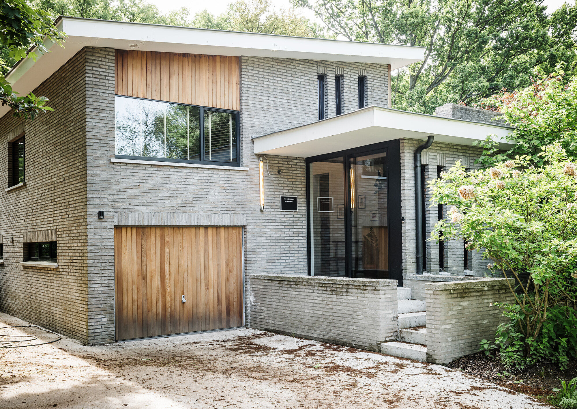 致敬原貌的比利时 Schoten 住宅翻新-7