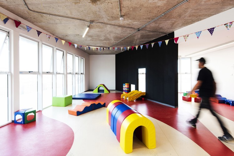 Jardín infantil y sala cuna Golondrina de Valparaíso / Pedro Lomboy Castillo | ArchDaily en Español-57