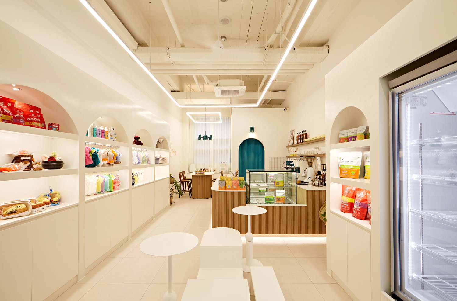 白色与木色的极简之美 | 13 坪小空间的餐厅设计-3