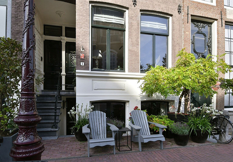 阿姆斯特丹中心区暗色调现代公寓,历史与时尚的完美融合-3