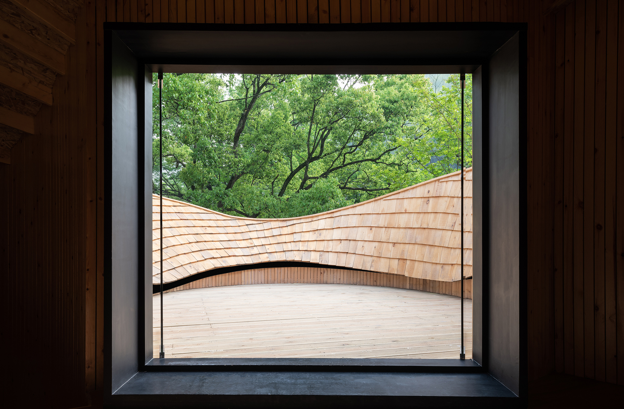 Treewow O - A Tree House of Curved Round Roof / MONOARCHI-19