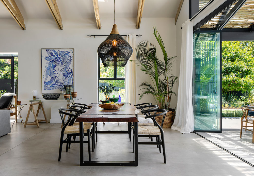 南非绿意盎然现代别墅，室内外对比打造舒适空间-4