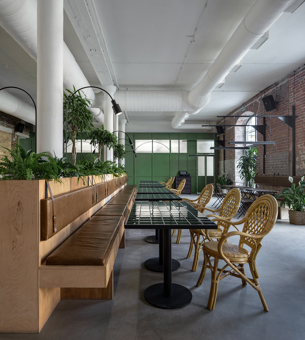 乌克兰利沃夫工业风酒吧设计-7