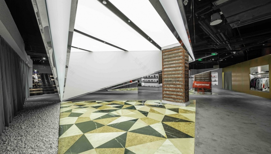 上海"By"商店 | 碎片化空间与艺术展览的完美融合-22