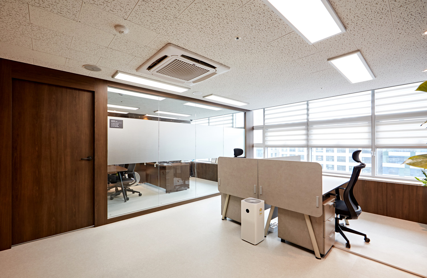 首尔高级会计师事务所的现代极简内饰设计-4