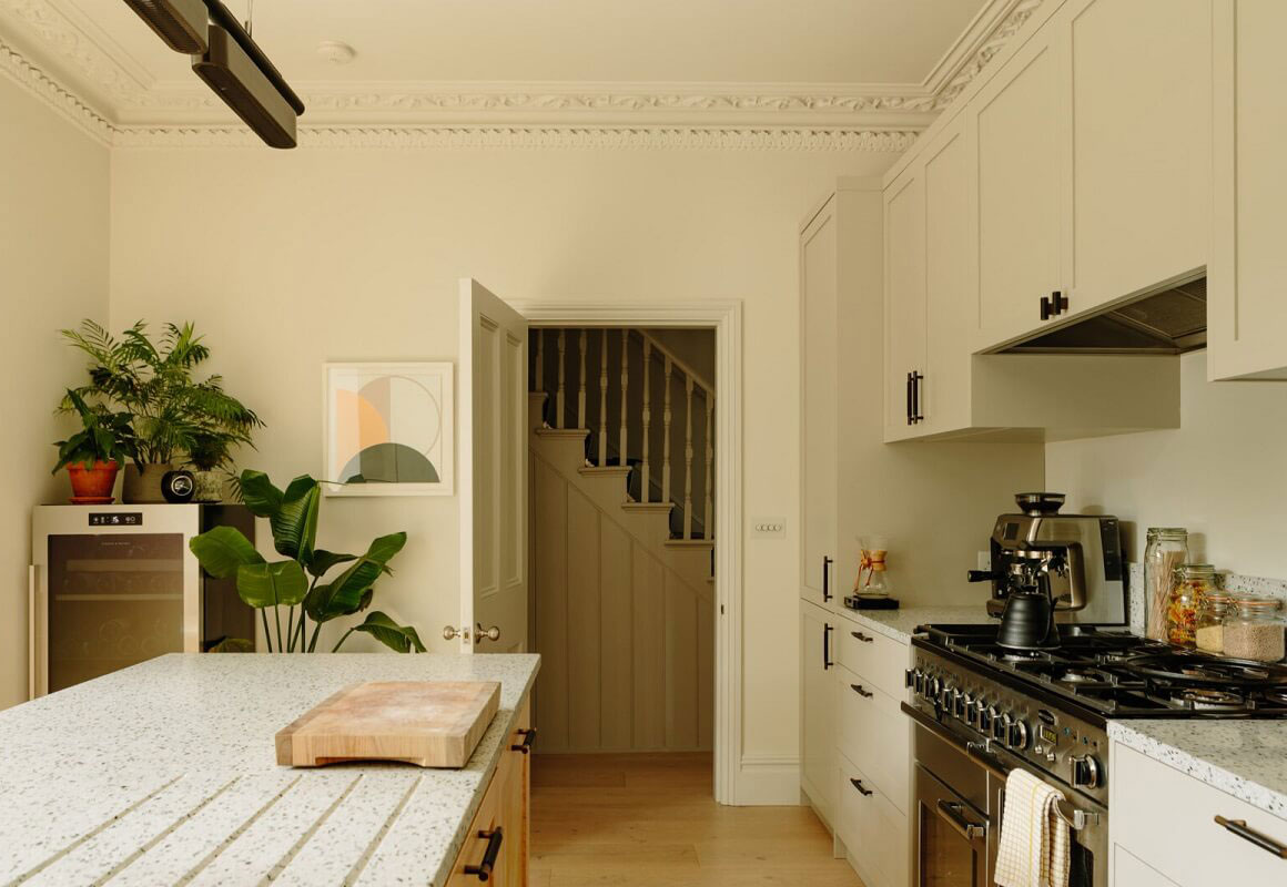 伦敦绿色客厅与桃色卧室的维多利亚式住宅设计-8