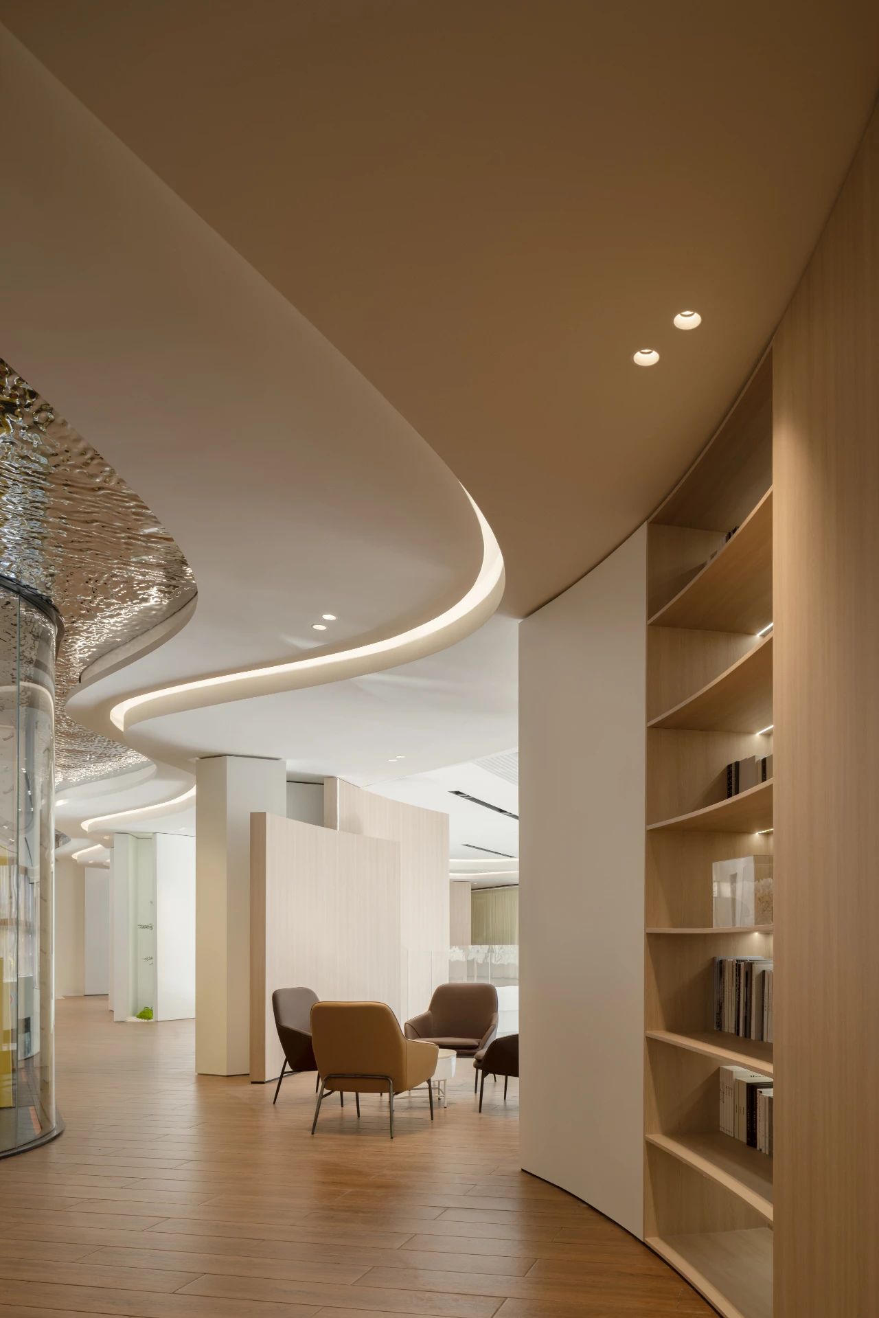 BMW 宝马前海客户体验中心丨中国深圳丨ARCHIHOPE 朱海博建筑设计事务所-35