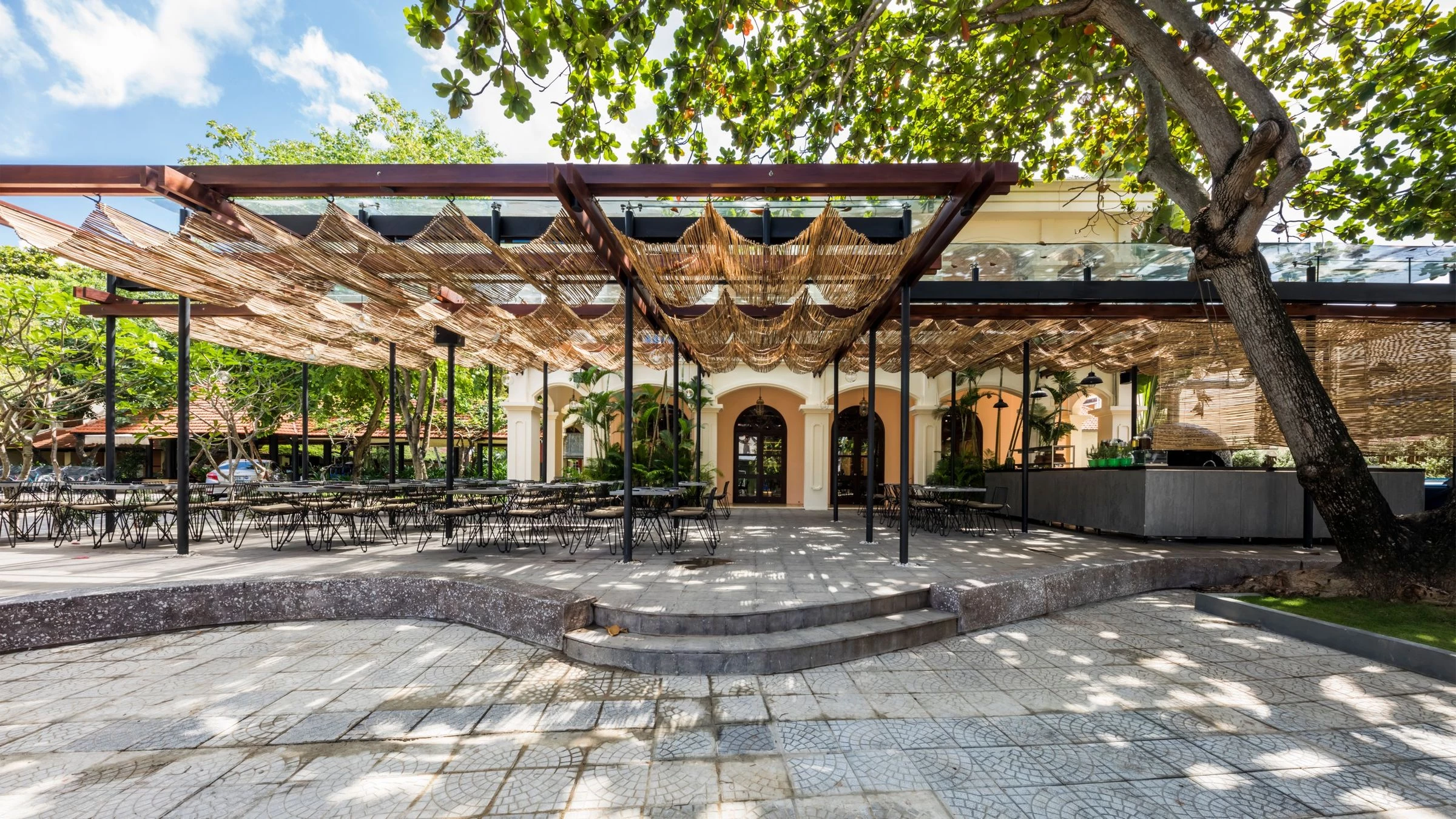 越南传统与现代的完美融合——"艺术空间"餐厅与画廊-13