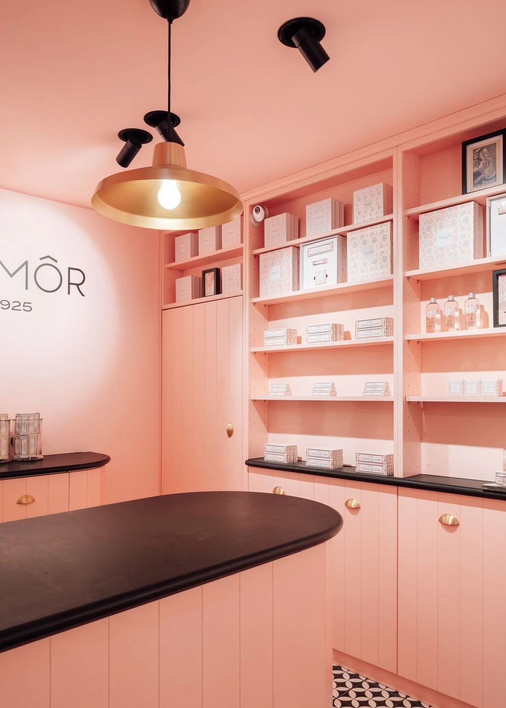 贝纳姆粉色商店 · 浪漫女孩心的魔法美容空间丨葡萄牙里斯本-34