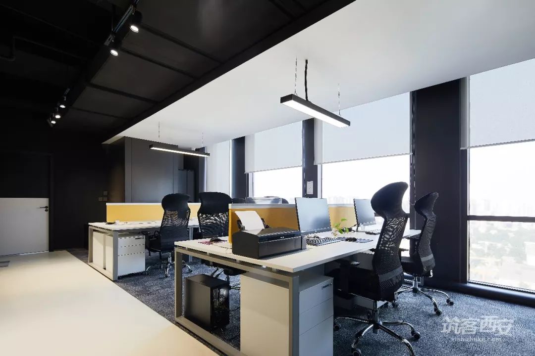 现代简约风格打造网络科技公司炫酷空间-32