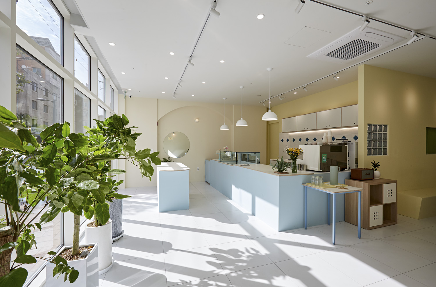 简约清新 25 平米小烘焙店设计-3