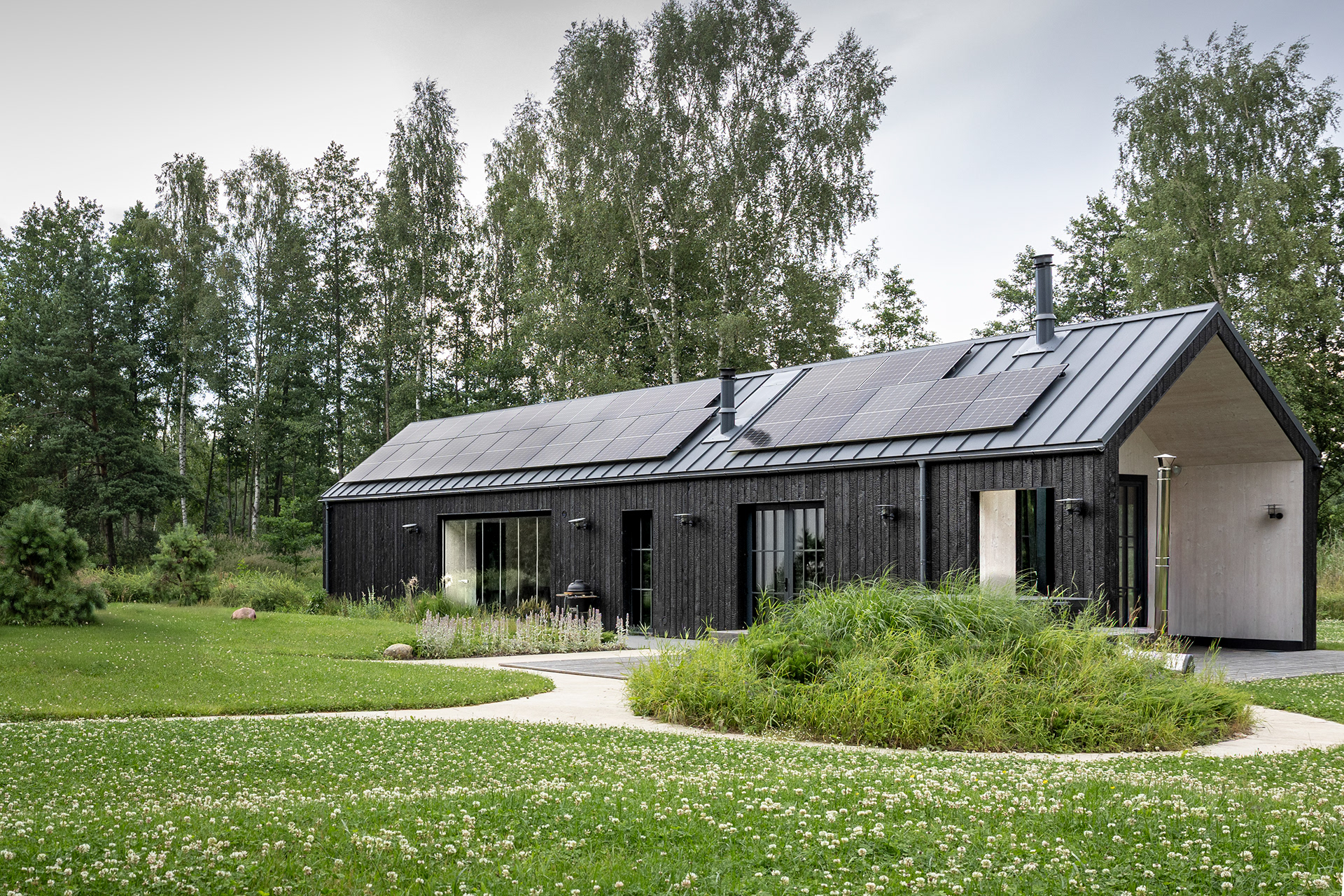 拉脱维亚恩古雷私人花园设计丨景观建筑师Agnese Purvina-2