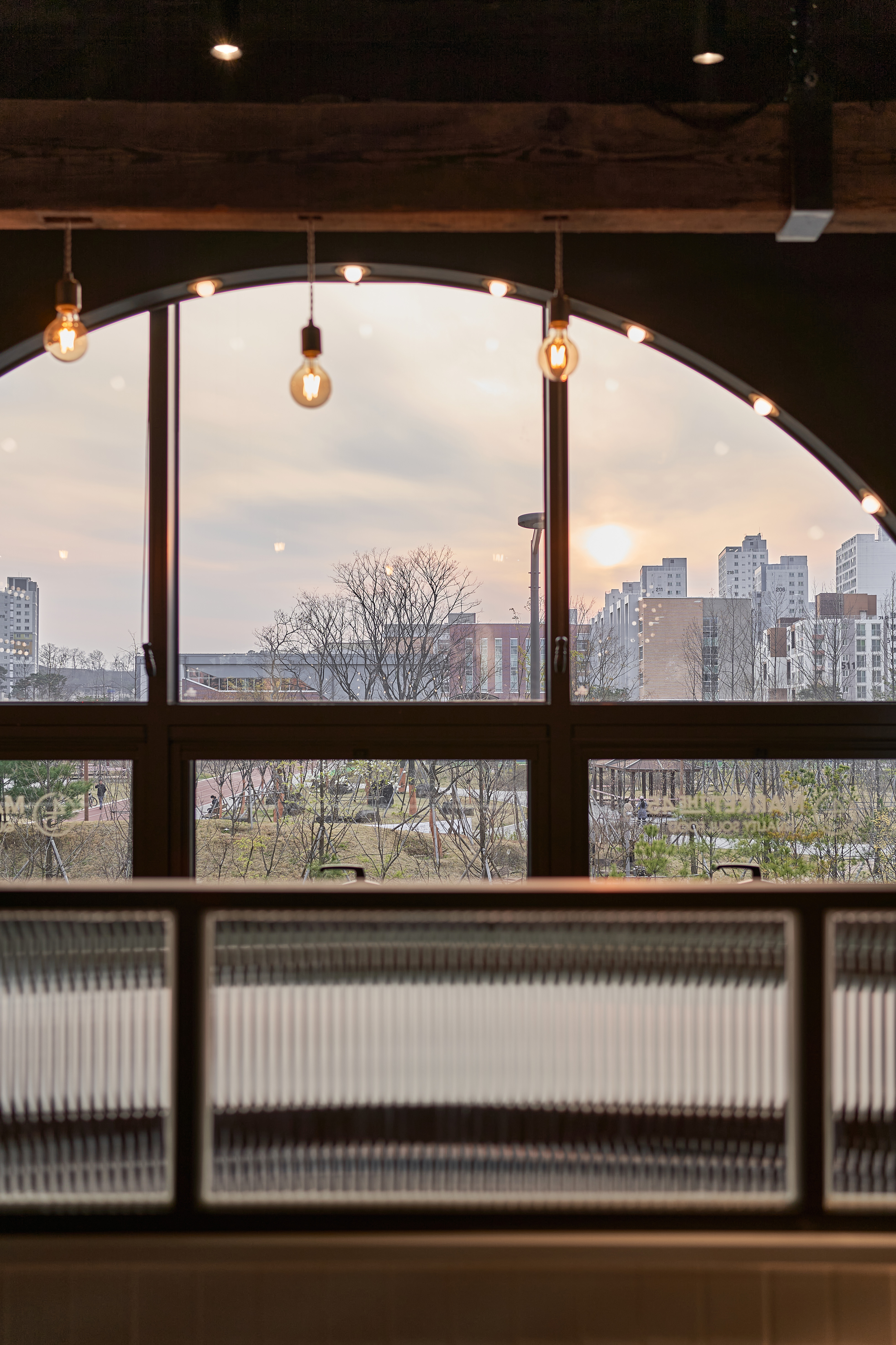 摩登复古餐厅设计，45 度角的魅力-18