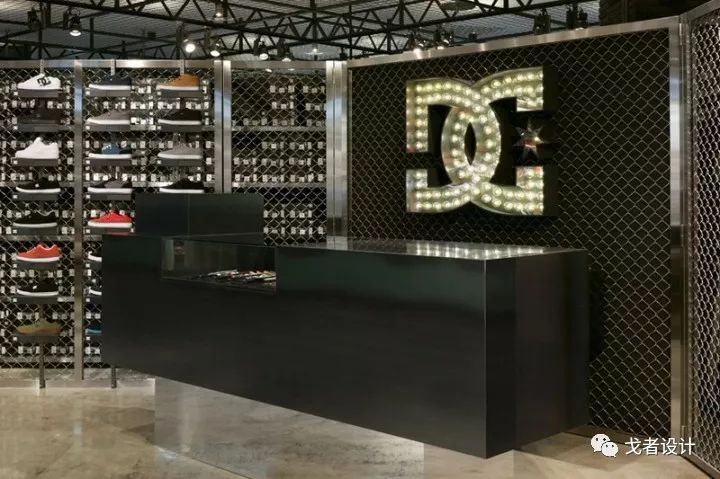 DC SHOES 旗舰店 | “滑板公园”风格的不锈钢丝网空间设计-17