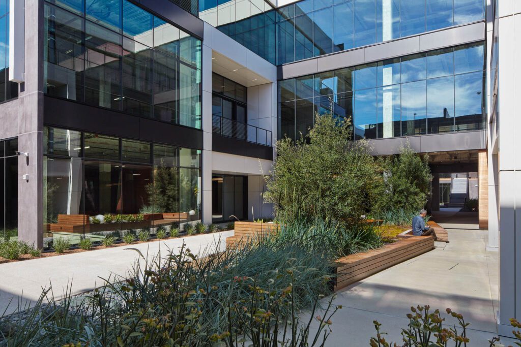 "HLW 重塑洛杉矶西区,空中庭院成为新焦点"-6