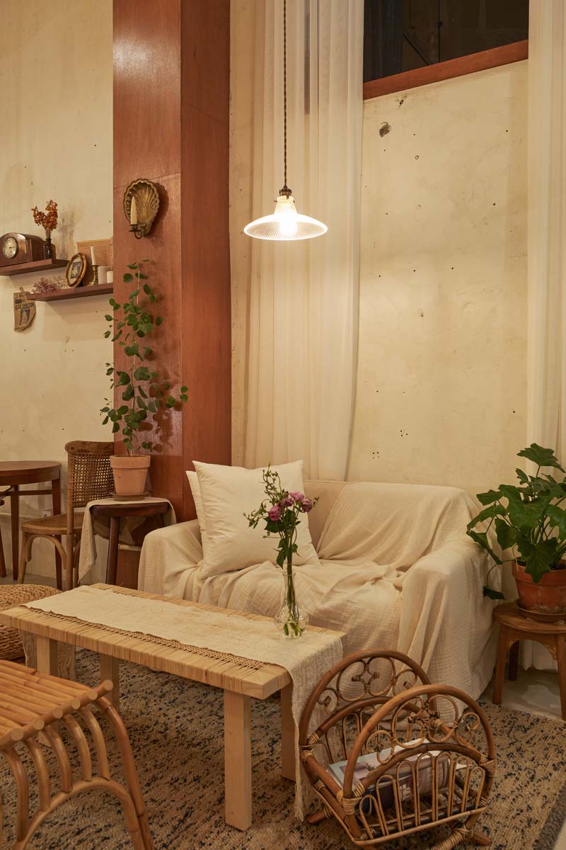 25 平米温馨咖啡馆，打造小空间大设计的典范-10