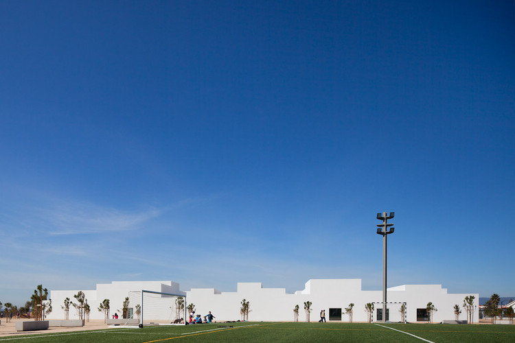 Aires Mateus 打造独特校园空间-7