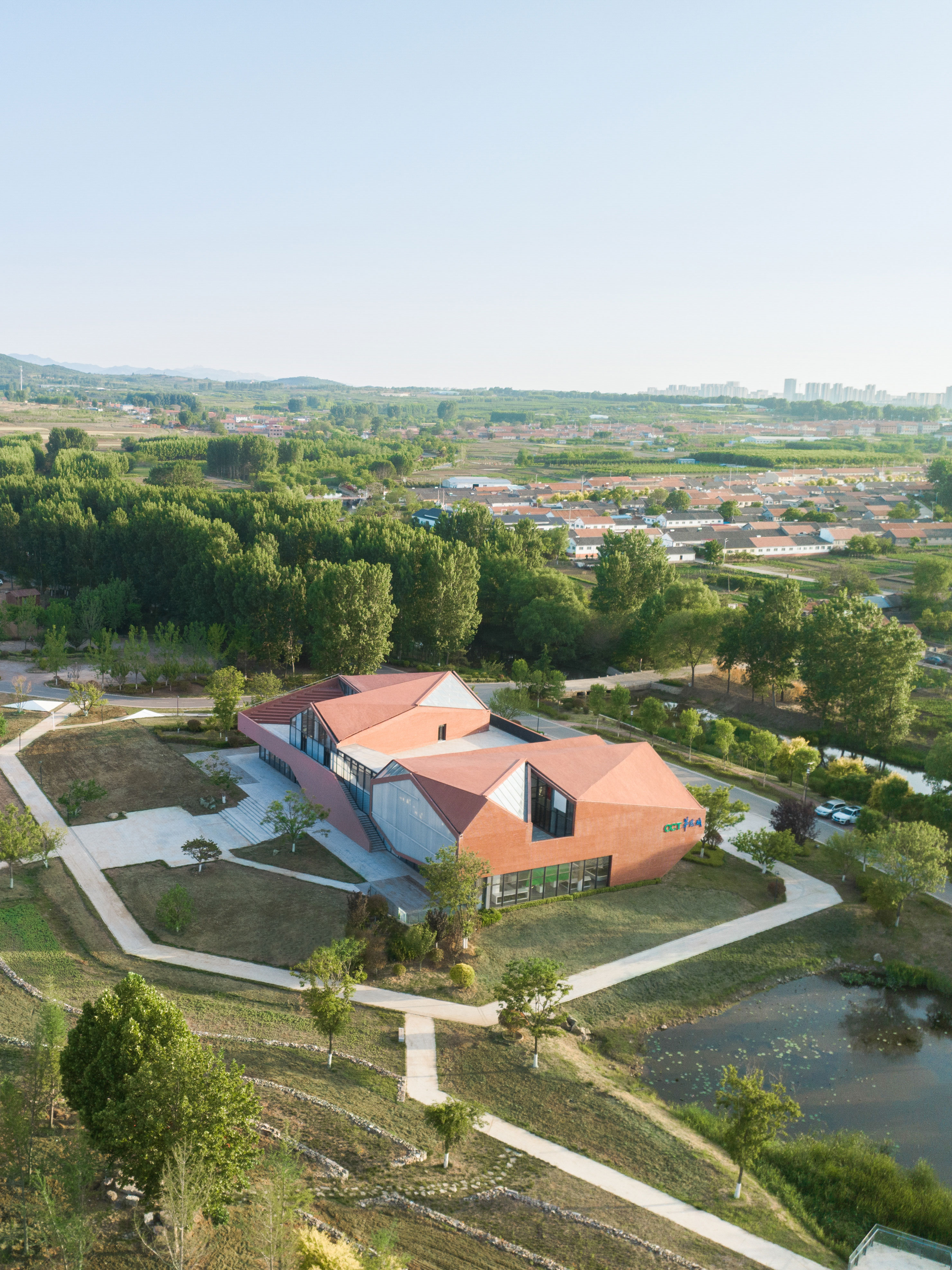华侨城青岛即墨莲花山乡村振兴示范区项目展示中心丨中国青岛丨袈蓝建筑-13
