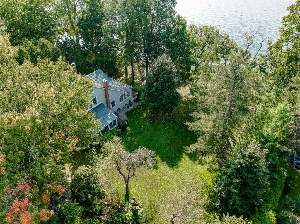 圣普拉西德劳伦琴地区温馨住宅丨Joli Joli Design-31