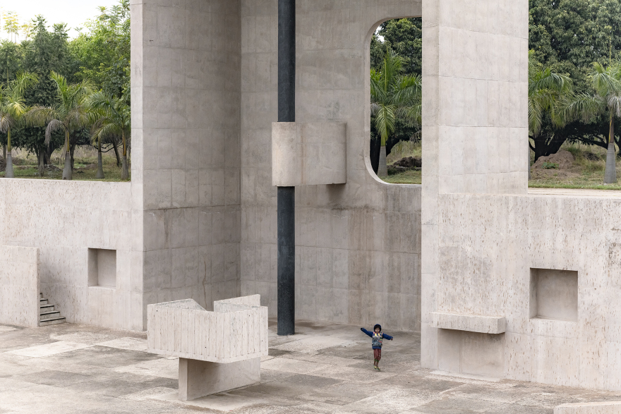 “张开的手”纪念碑丨印度昌迪加尔丨勒·柯布西耶-17