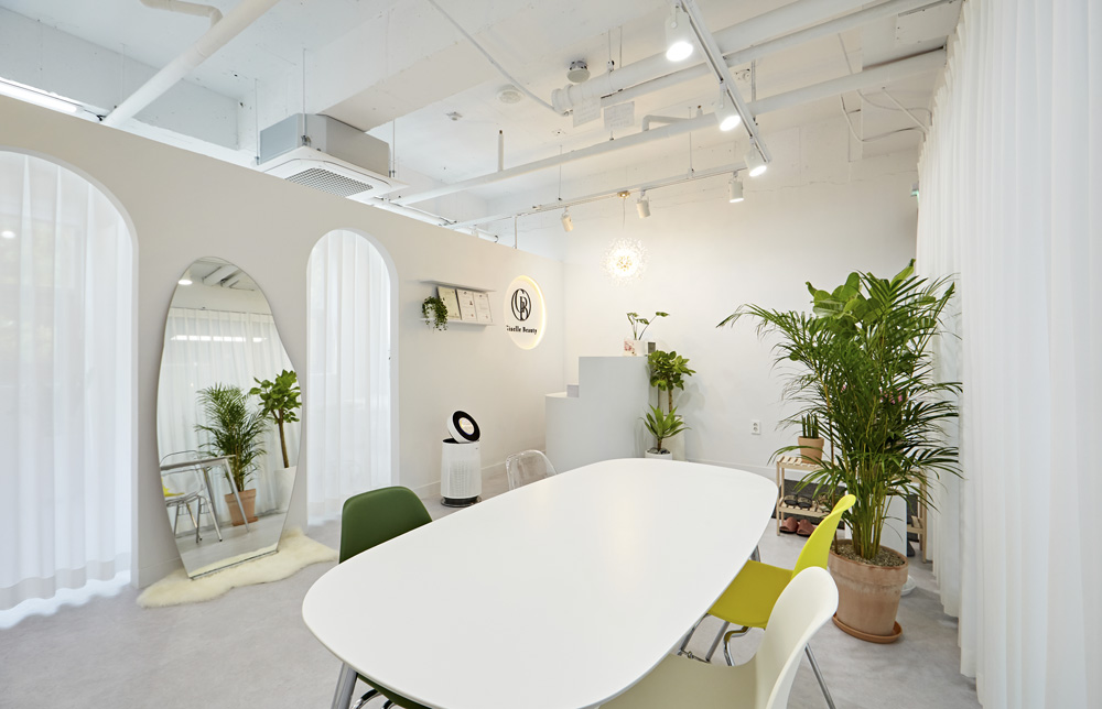 简约白色设计的 13 平小店-8