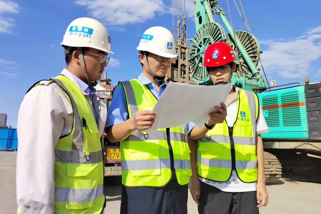 【一线写真】他们在天津“最繁忙十字路口”，完成一场与时间赛跑的“心脏手术”-38