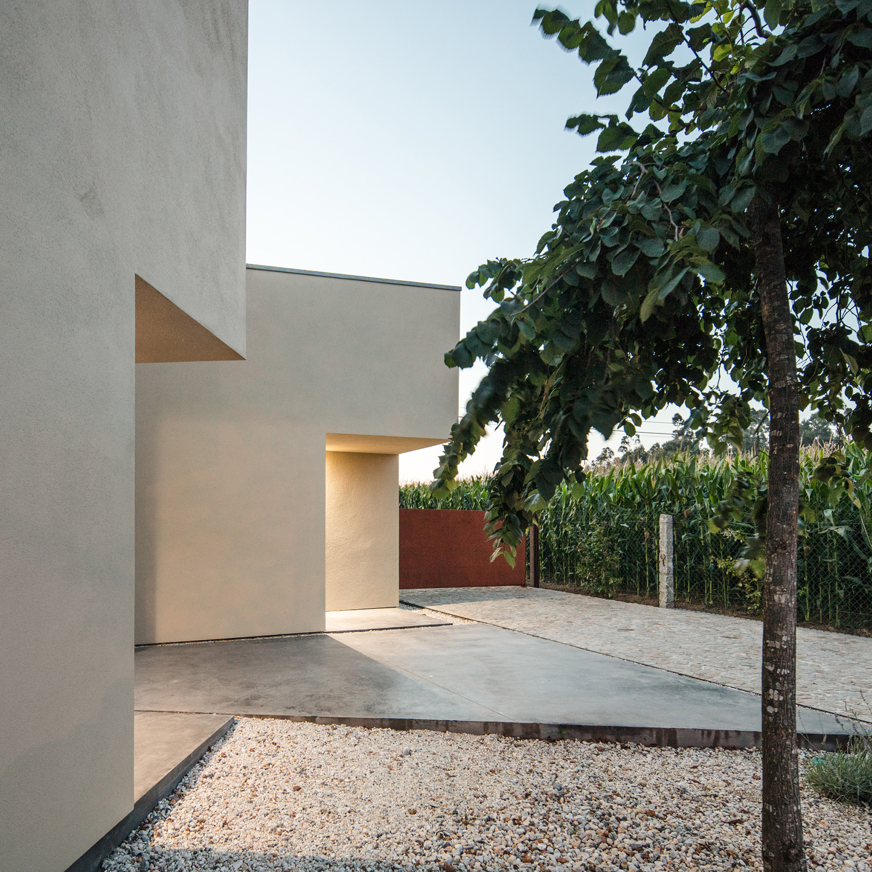 田野间的办公楼，葡萄牙 / Nelson Resende Arquitecto-48