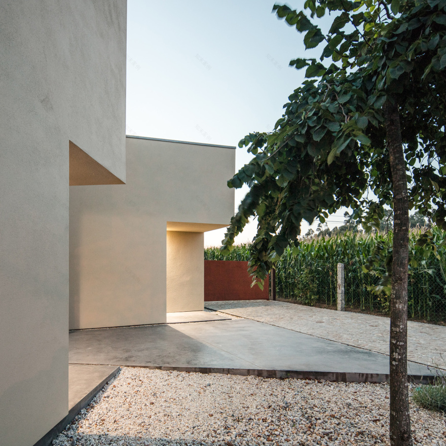 田野间的办公楼,葡萄牙 / Nelson Resende Arquitecto-48