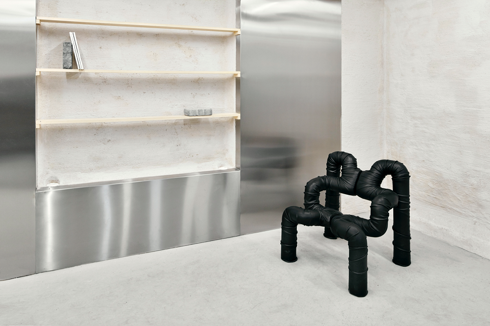 挪威 Sorgenfri 女装精品店设计-6