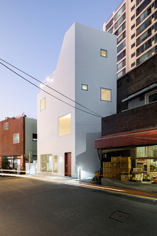 受限土地上的创意“大拇指”建筑-29