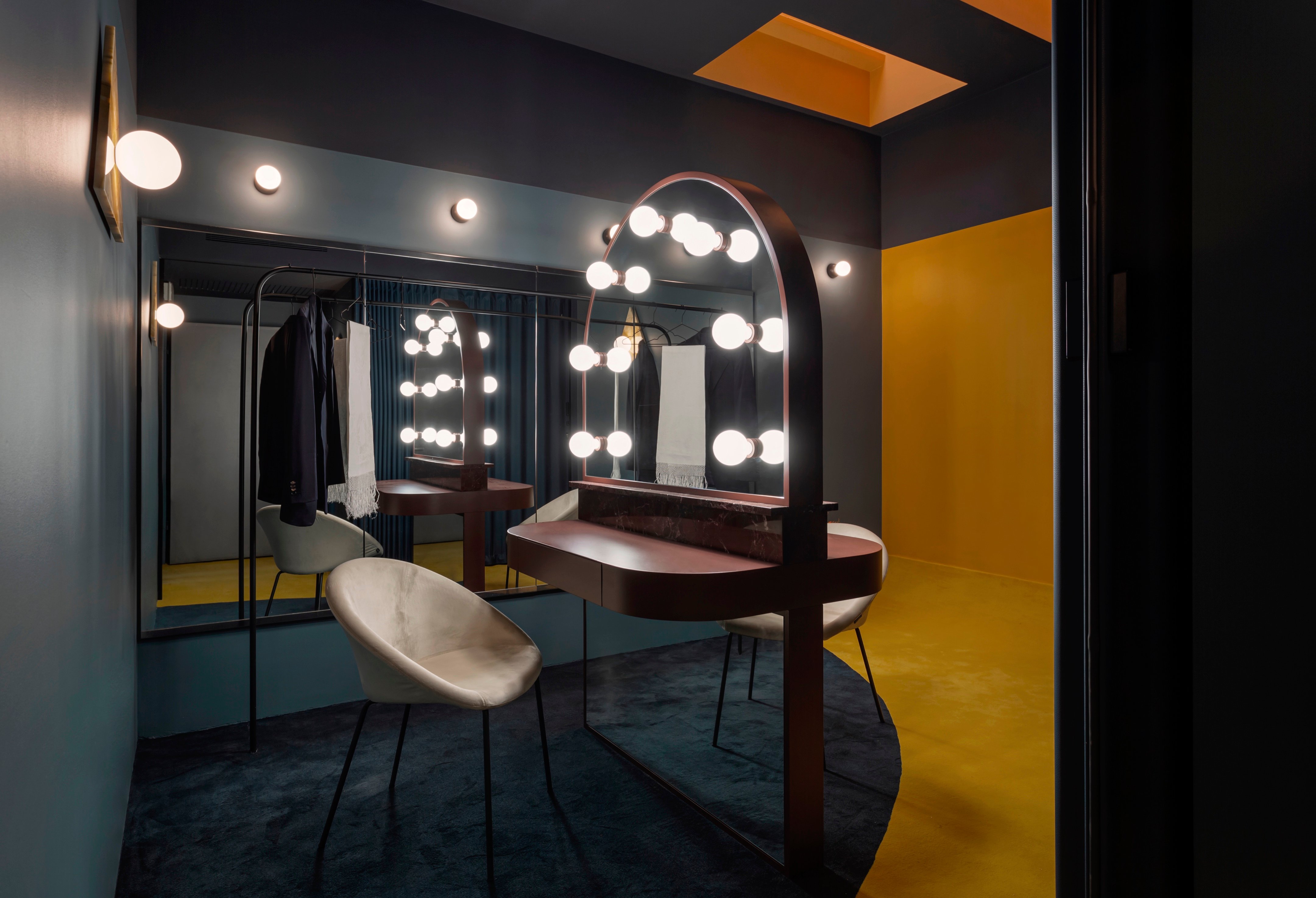 色彩鲜明的剧场化妆间设计-5