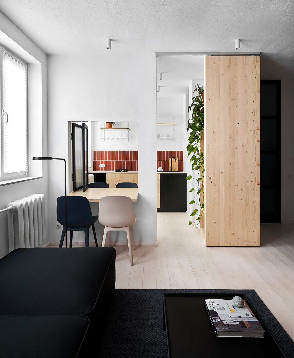 Модерен, интелигентен интериор в малък апартамент под 40 кв.м.-32