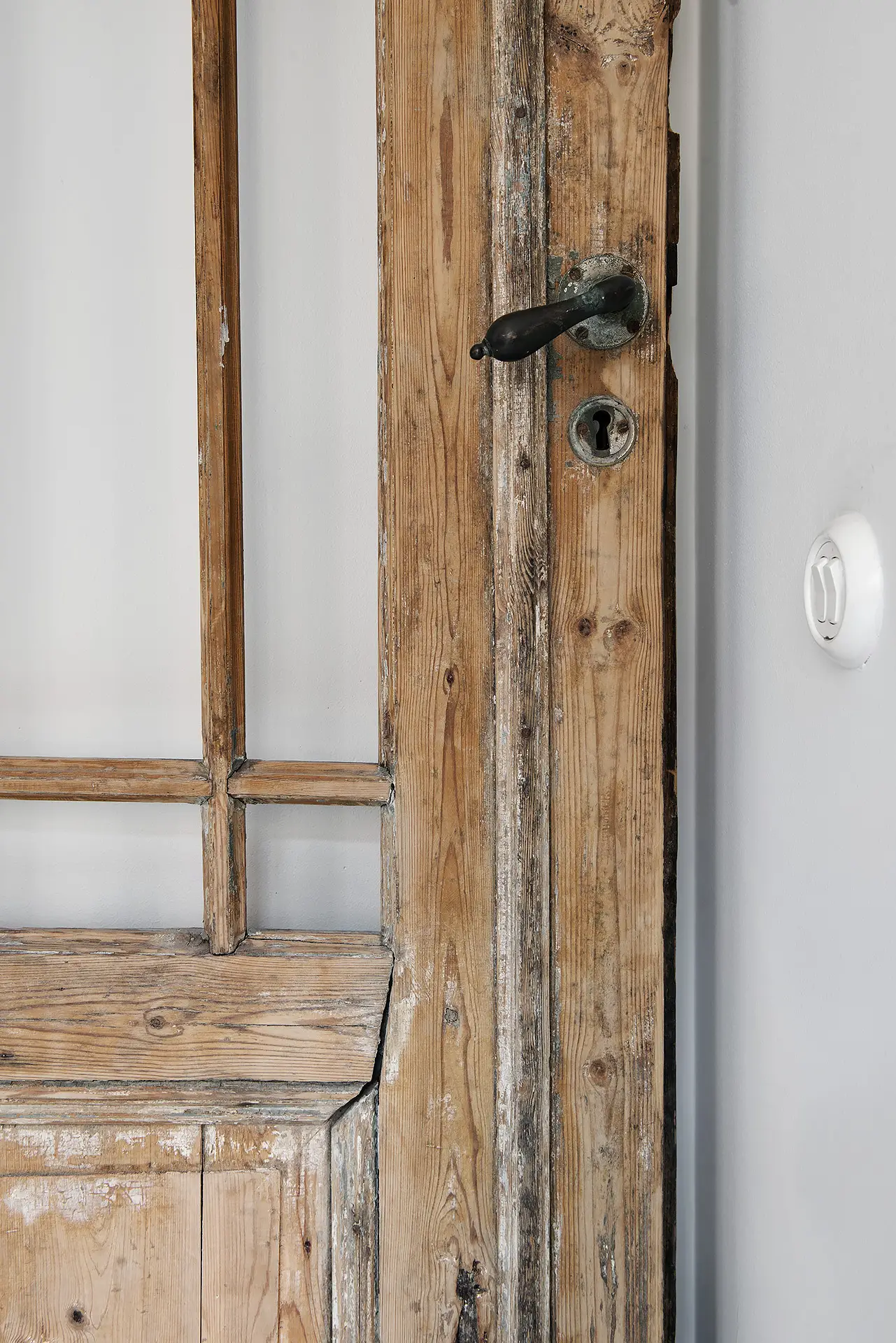 瑞典公寓 | 旧木门的魅力-11