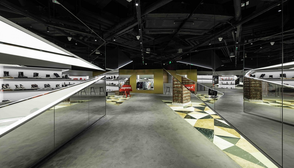 上海"By"商店 | 碎片化空间与艺术展览的完美融合-9