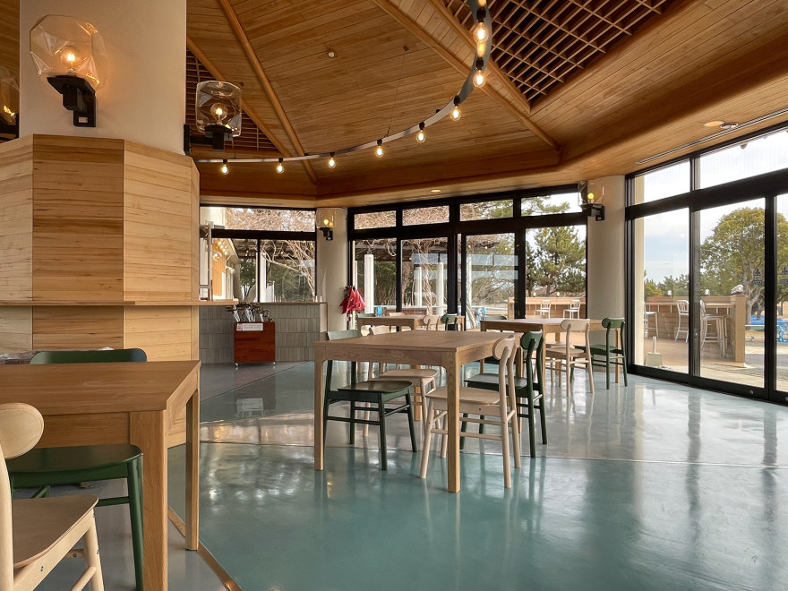 萌萌游戏咖啡馆(注:MOGMOG若为特定品牌名可按音译萌萌,若有更准确背景信息可按需调整) 丨日本福冈丨石井大吾デザイン室一級建築士事務所-27