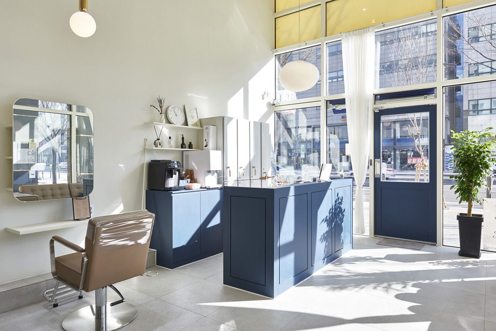 明亮舒适的 17 平米美容室，极简设计的典范-11