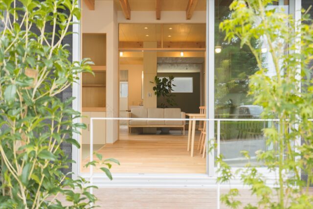 公園前の2世帯の住まい丨m+h(エムアンドエイチ)建築設計スタジオ-16