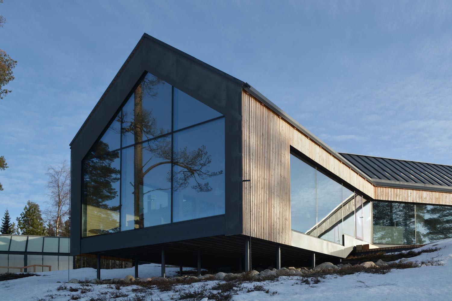 Small home designed to meet contemporary tastes and fully engages with the surrounding landscape   Page 3 of 3   CAANdesign  Architecture and home design blog-1