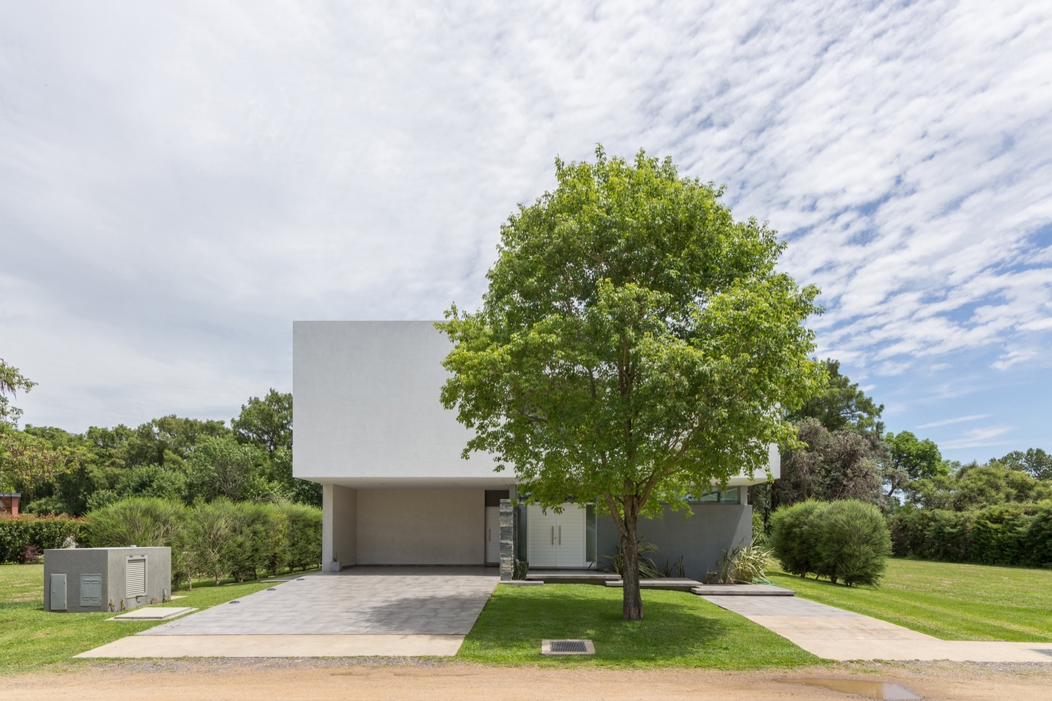 Modern House in Which every Unnecessary Element has been Eliminated-8