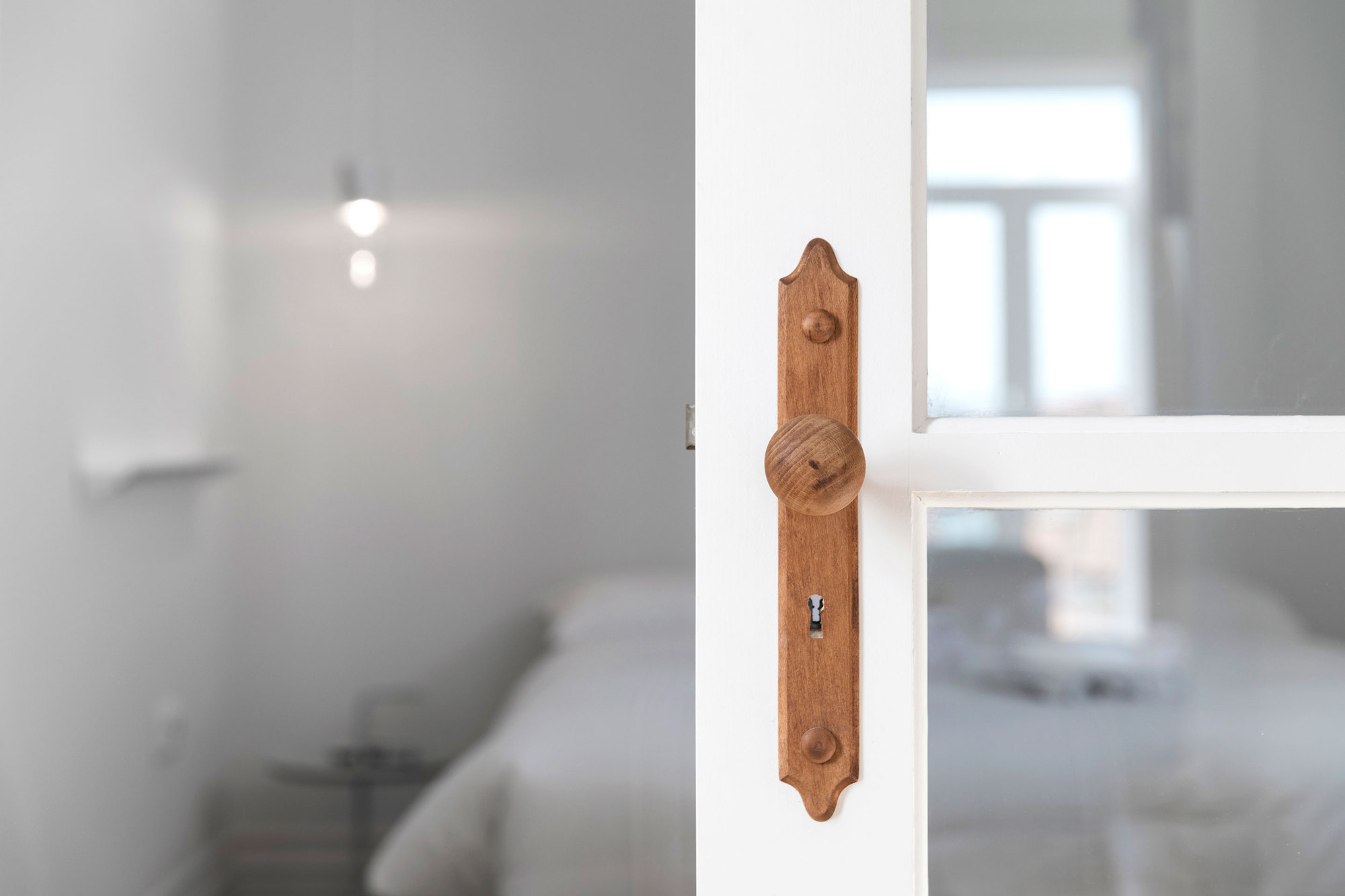 历史中心 19 世纪联排别墅改造，黑白对比展现现代魅力-15