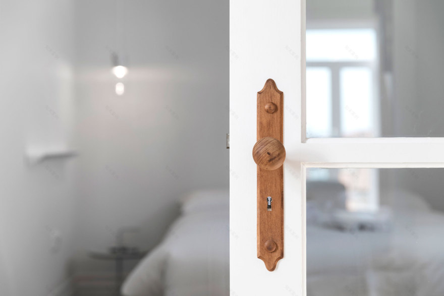 历史中心 19 世纪联排别墅改造,黑白对比展现现代魅力-15