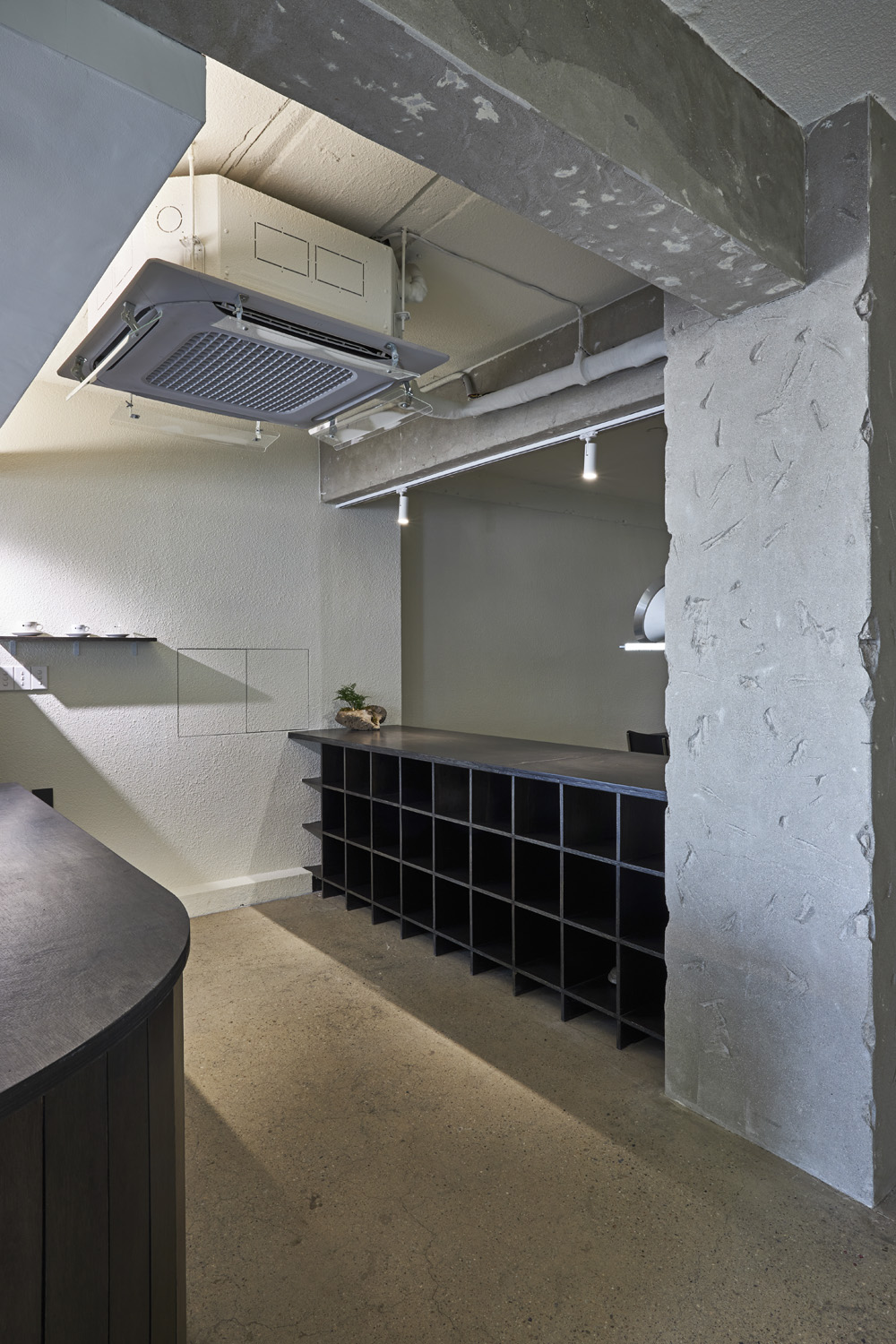 20 平米的现代简约咖啡厅设计-12