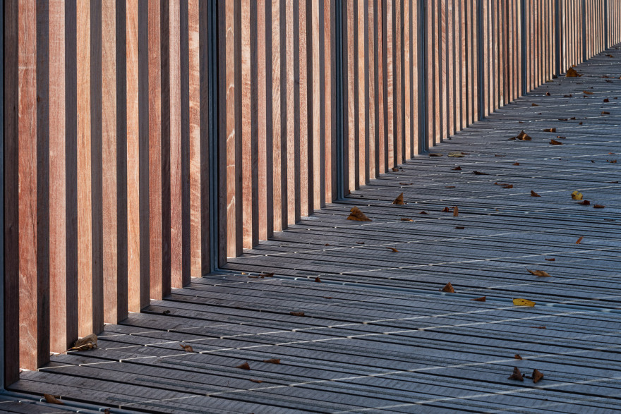 爱尔兰建筑师 O'Donnell + Tuomey 打造 UCC 木混凝土人行桥-21