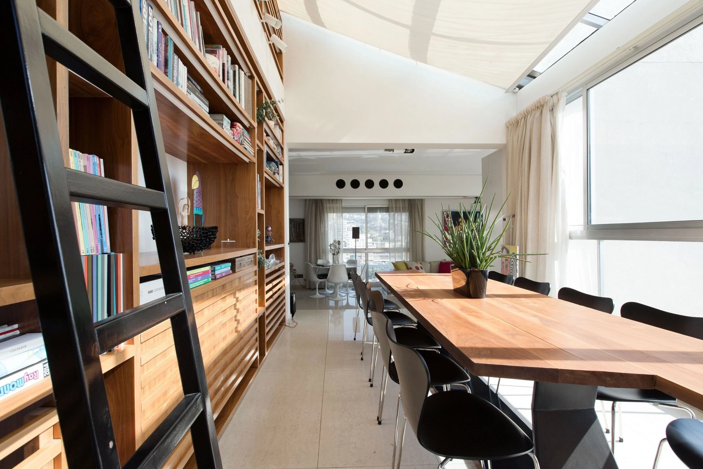 倒置设计,打造绿意盎然的城市公寓-13